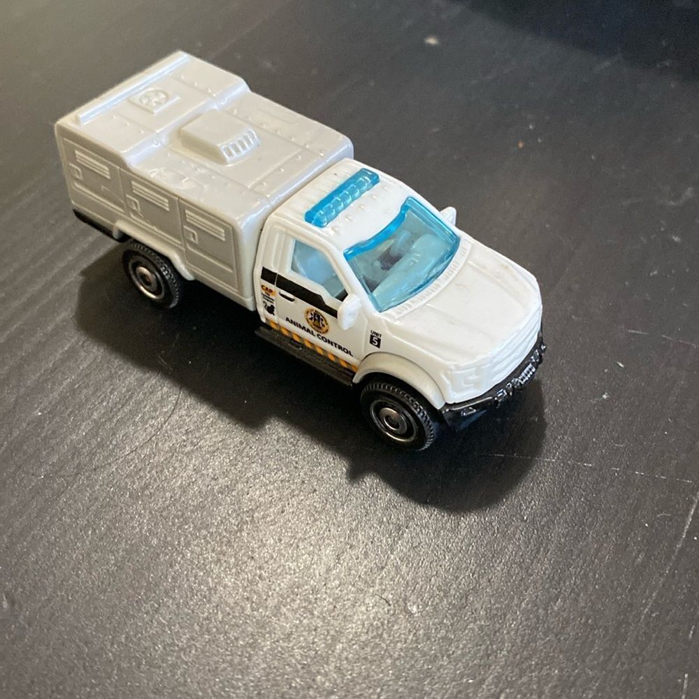 2018 MATCHBOX MBX SERVICE '10 FORD ANIMAL CONTROL TRUCK 19/20 White Diecast